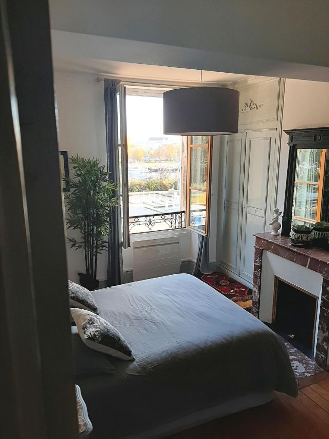 Et Au Pied Coule Une Riviere, Situation Et Vue Ideales Auxerre Exterior photo